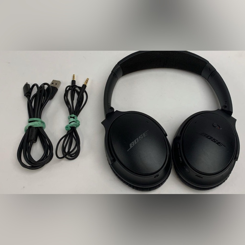 Bose QuietComfort QC35 Bluetooth Headset w/ Case